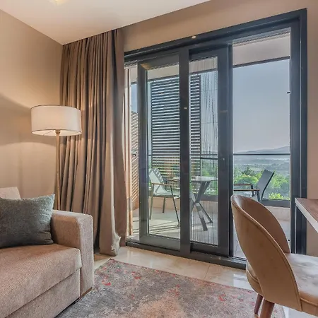 Montenegro Lodge Kavac Room photo A living room with a sliding door