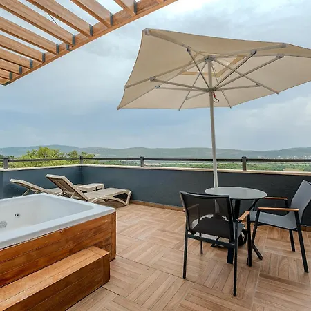 Montenegro Lodge Kavac Room photo Terrace with a hot tub