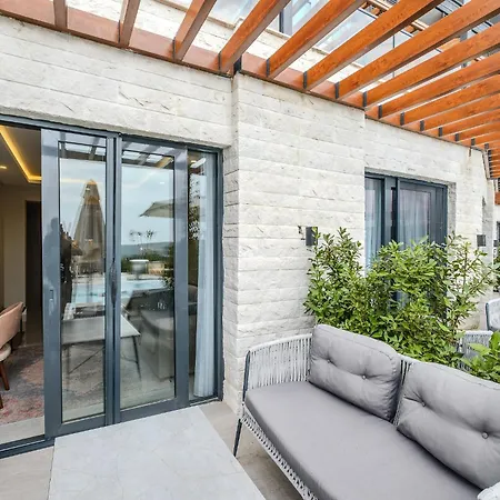 Montenegro Lodge Kavac Room photo A sliding door