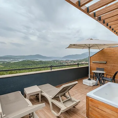 Montenegro Lodge Kavac Room photo Rooftop terrace