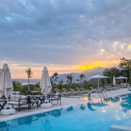 Montenegro Lodge Kavac Exterior photo Sunset at the hotel