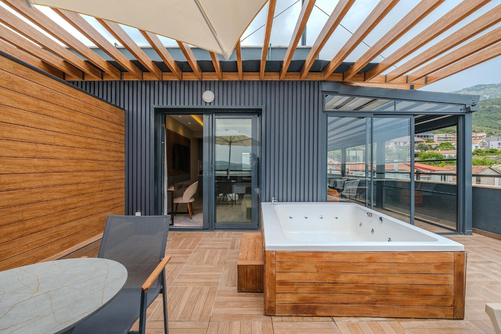 Montenegro 5* Kavac